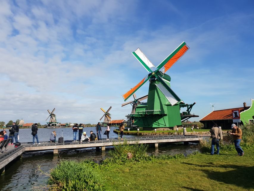 From Amsterdam: Small Group Zaanse Schans and Volendam Tour - From hotel pickup to a 9-seater van: the day’s real rhythm