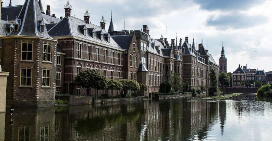 From Amsterdam: The Hague and Delft Sightseeing Tour - Mauritshuis with included tickets: a focused art stop in a short day