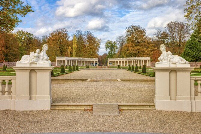 Full-Day Private Historic Royal Tour around Palaces and Castles - Paleis Het Loo: the 330-year-old palace with gardens, stables, and royal transport