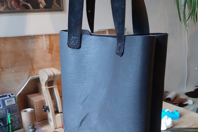 Genuine Leather Tote Bag Workshop in Leiden - Entering a leather workshop in a 19th-century Leiden home