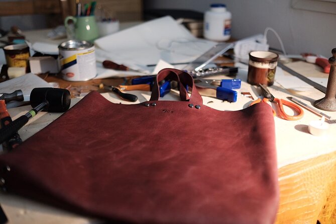 Genuine Leather Tote Bag Workshop in Leiden - Picking your leather: color, thickness, and a vegan option