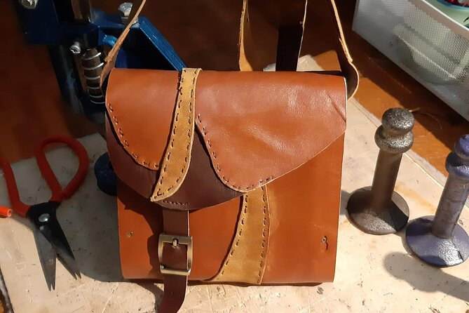 Genuine Leather Tote Bag Workshop in Leiden - Small group size (max 10) and why it changes everything
