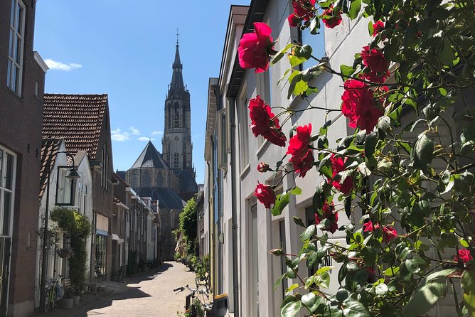 Get the best out of Delft by creating memories during our private walking tour! - Coffee or tea, plus guide style that keeps things human
