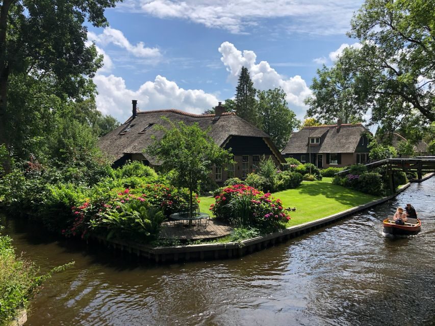 Giethoorm & Exploring the North of The Netherlands Tour - Giethoorn by Punter: Your 1-Hour Private Canal Cruise