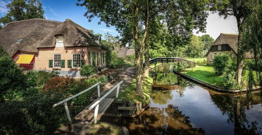 Giethoorn: 2,5 Hours 7 persons boat steeringwheel + cushions - Getting There: Hylkemaweg 13, Parking P1, and Quick Handover
