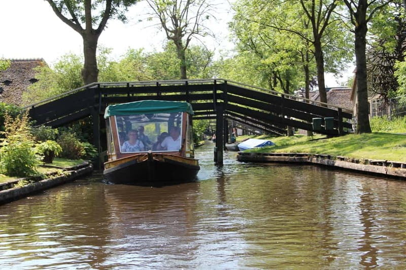 Giethoorn: Canal Cruise & lake Tour & Sightseeing Village - Key things to know before you go