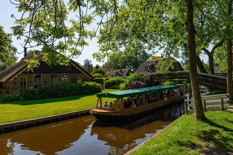 Giethoorn: Canal Cruise & lake Tour & Sightseeing Village - Walking Giethoorn Like You Mean It: Using the Map After the Cruise