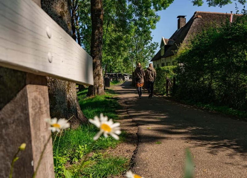 Giethoorn: Canal Cruise & lake Tour & Sightseeing Village - Price and Value: Does the Bundle Make Sense?