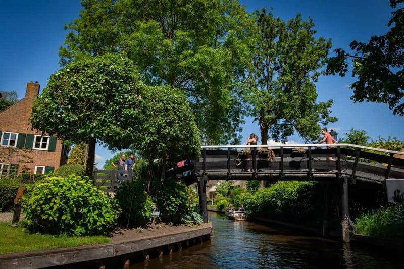 Giethoorn: Canal Cruise & lake Tour & Sightseeing Village - Who This Tour Fits Best (and Who Might Feel Limited)