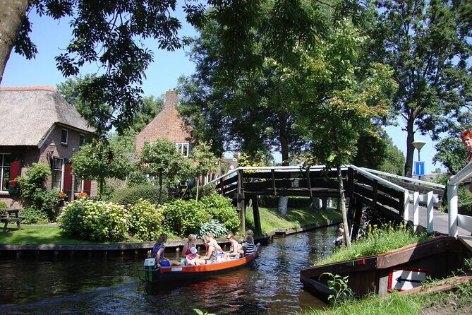 Giethoorn Day Trip from Amsterdam With Cruise and Cheeseplatter - Guide energy and language: English, Spanish, and a mix of voices
