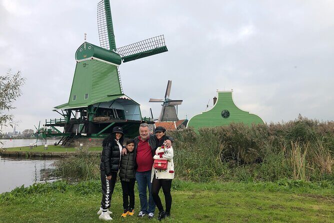 Giethoorn, Private Boat Tour & Zaanse Schans Windmills - Giethoorn: the car-free village and your one-hour punter ride