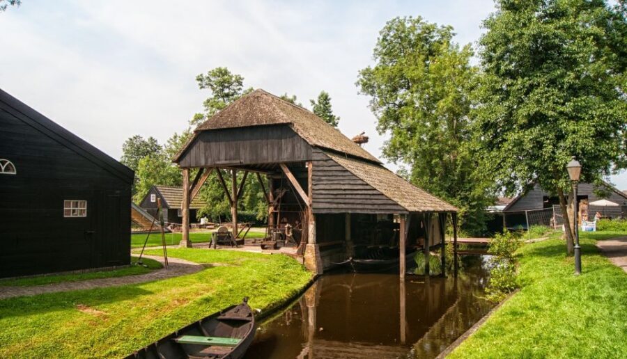 Giethoorn: Private Day Trip with Boat Tour from Amsterdam - Key highlights to focus on