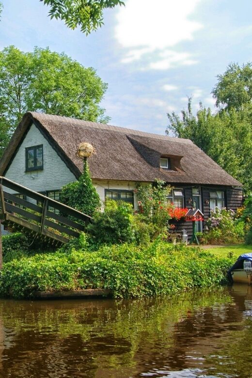 Giethoorn: Private Day Trip with Boat Tour from Amsterdam - What the day feels like in real terms