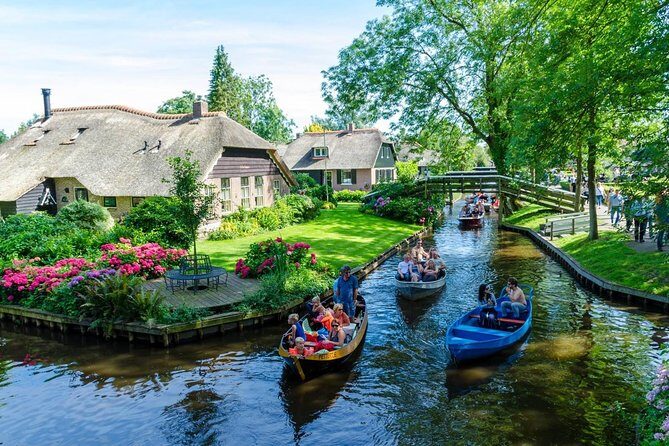 Giethoorn Private Tour & Boat Trip - The Luxury Mercedes Pickup: Easy Start, Less Waiting