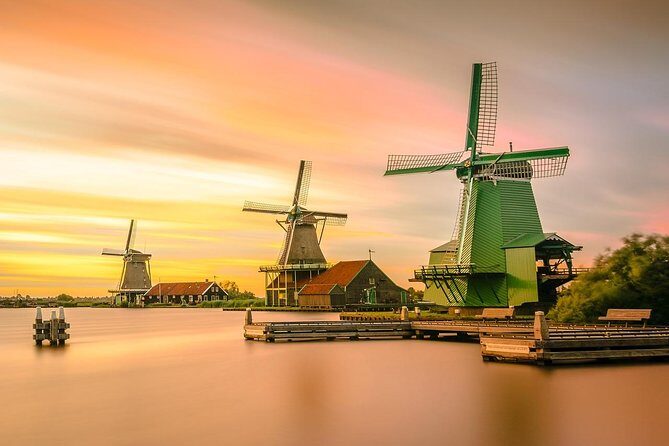 Giethoorn Private Tour, Canal Cruise and Windmills from Amsterdam - The Giethoorn town stroll: bridges, lunch, and not feeling rushed