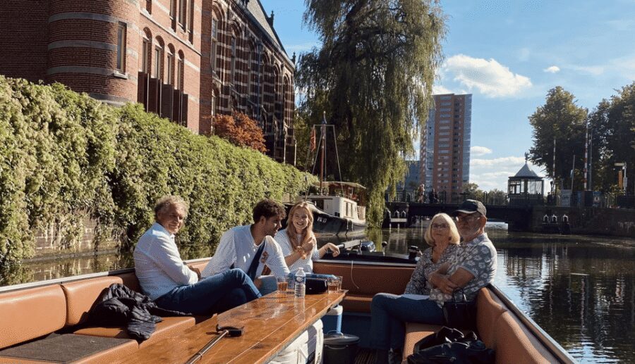 Groningen: City canal cruise (with unlimited drinks) - Optional add-ons: turning it into a bigger group event