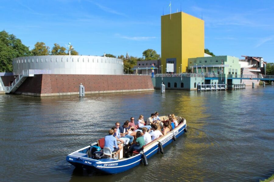 Groningen: Evening Cheese and Wine cruise - Canal Views of Het Verbindingskanaal and Groningen Central Station