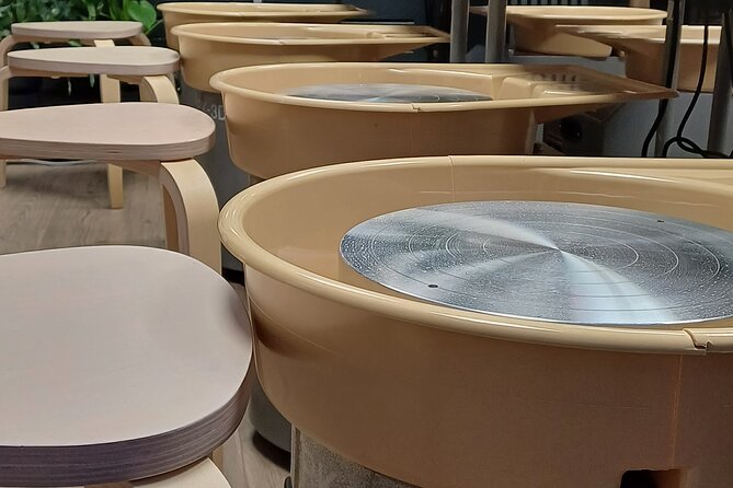 Guided Pottery Workshop on a Turntable in Choorstraat - What happens during the 3.5 hours (and where the time goes)