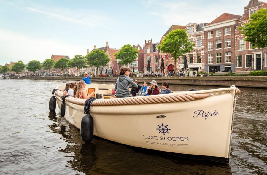 Haarlem: Guided Highlights Canal Cruise on Open Boat - When to go and what to bring for an open-boat hour