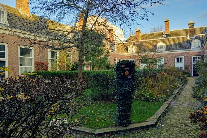 Haarlem Walking Tour. Unknown and Surprising - Teylers Museum and Frans Hals Museum for art and ideas