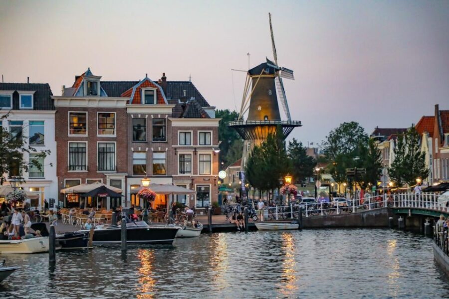 Historical Leiden: Private Walking Tour with a Local Guide - How a Private 1.5-Hour Walk Stays Flexible