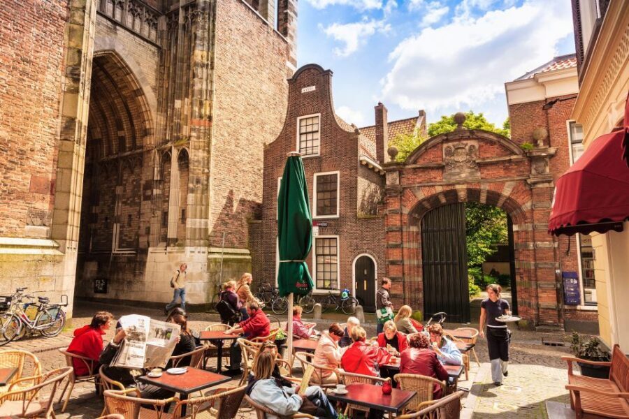 Historical Utrecht: Private Walking Tour with a Local Guide - A 1.5-hour private walk: what timing really means here