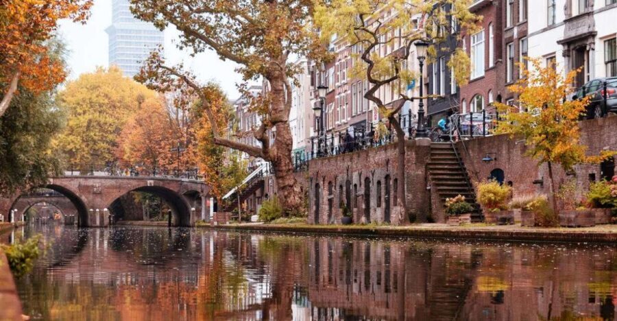 Historical Utrecht: Private Walking Tour with a Local Guide - Languages and guide-led comfort