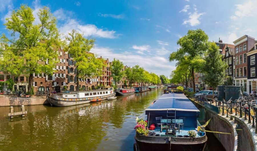 Jordaan, Anne Frank and Leidseplein tour in English - Starting at Central Station: the fast way to get oriented