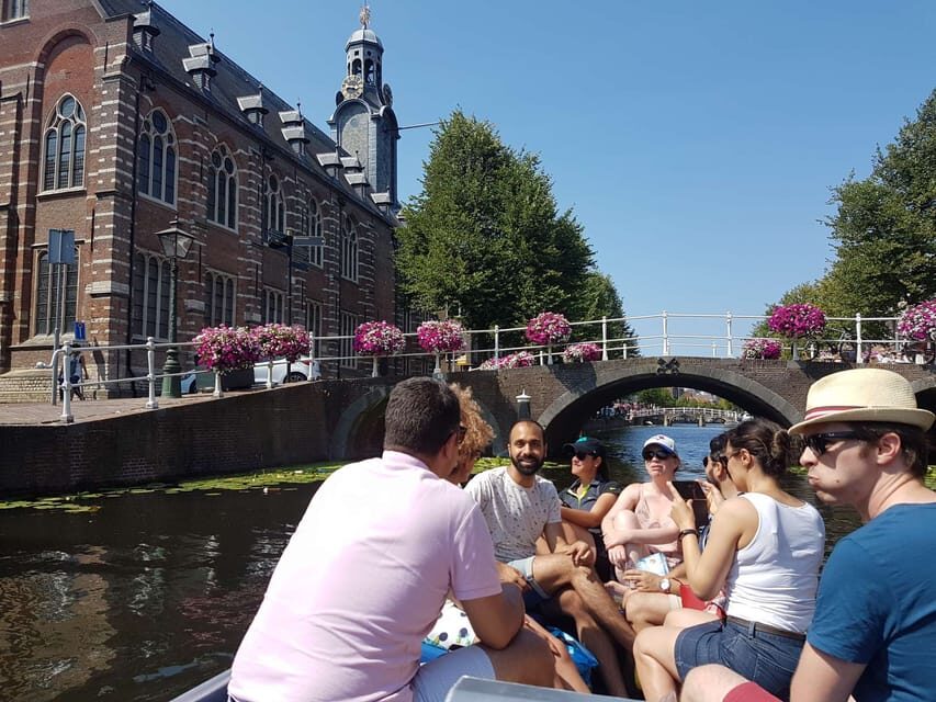 Leiden: Electric Boat Rental - Language and Help: English or Dutch at the Start