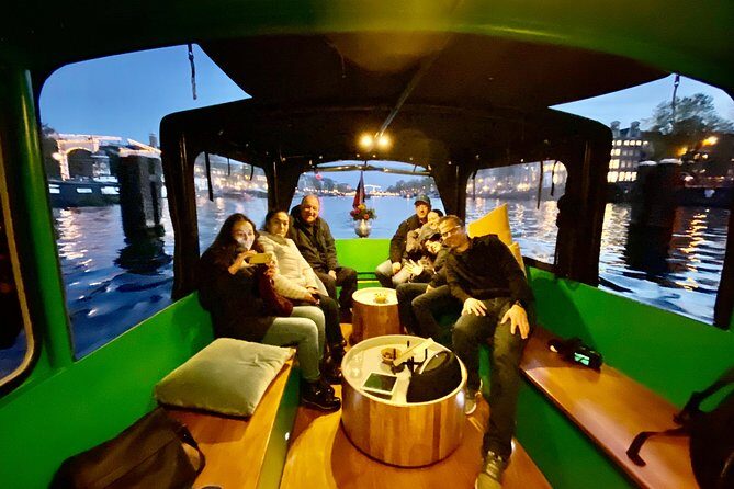 Light Event Amsterdam by small boat, 8 passengers max! You won't find any better - The Zavi experience: heating, blankets, toilet, and real hosts