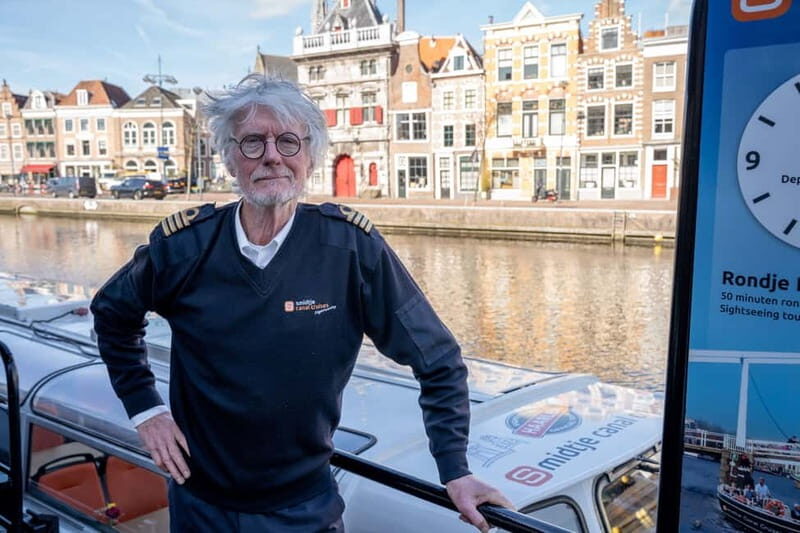 Local Cheese and Wine Cruise through Haarlem - The details that make it comfortable: heated start, bar, and onboard hosting