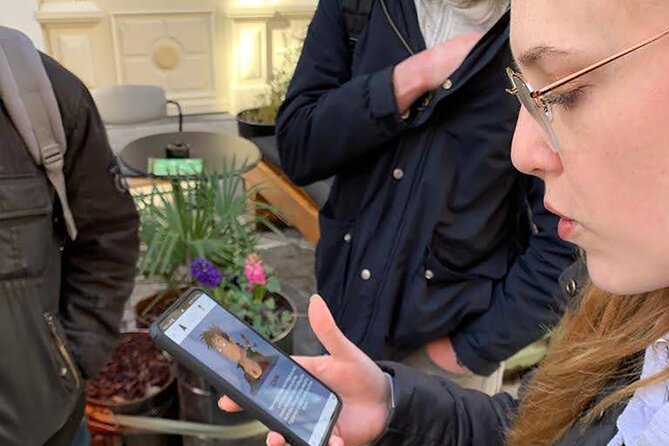 Maastricht Self Guided Sherlock Holmes Murder Mystery Game - Loquiz on your phone: how the story and pacing work