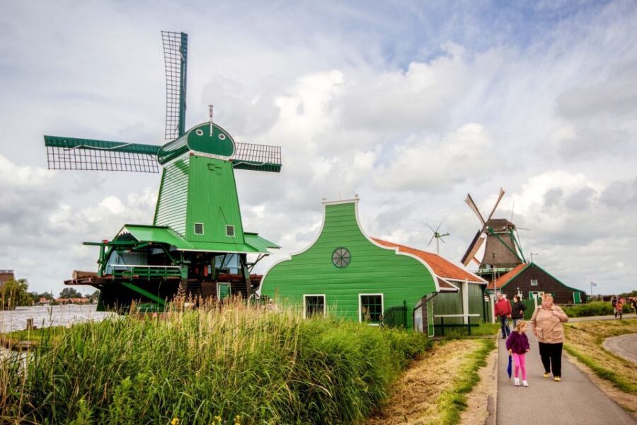 Marken, Volendam and Edam: Private Full-Day Tour - The Marken-to-Volendam boat ride across Lake IJsselmeer