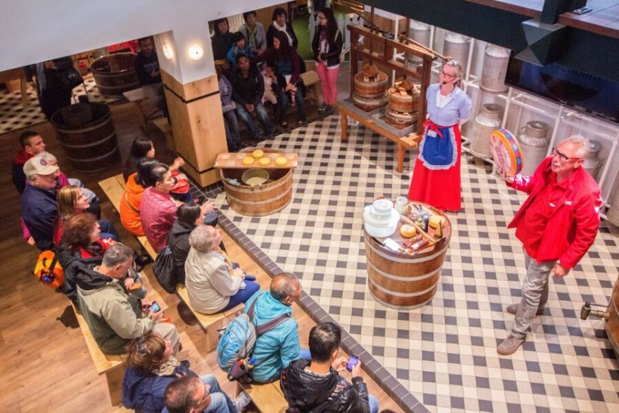 Marken, Volendam and Edam: Private Full-Day Tour - Volendam: fisherman village streets, fish auction building, and cheese tasting