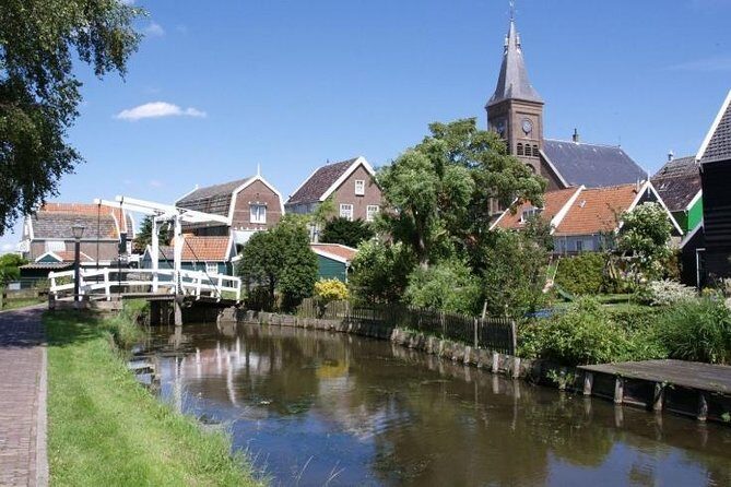 Off the beaten paths Dutch Country Side Private Tour in Jaguar - Simonehoeve cheese farm and clogs factory: when the optional stop is the highlight