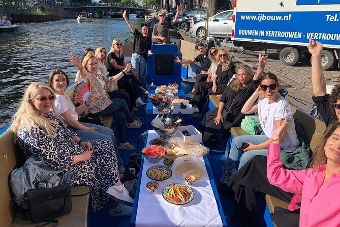 Open Dutch Boat! Silent electric drive. Nice cosy boat ride... - A small open-boat cruise with a silent electric motor