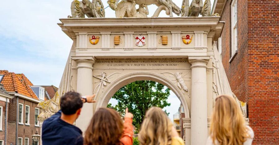 Outside Escape Amsterdam with your friend(s) and have fun! - A city escape game that turns Amsterdam streets into clues