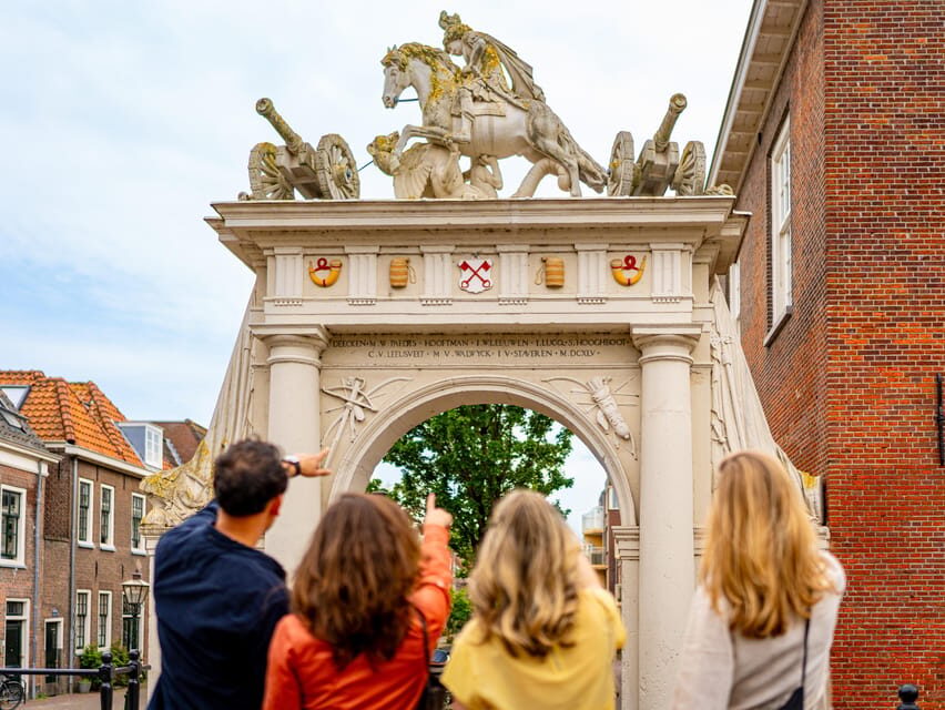 Outside Escape Amsterdam with your friend(s) and have fun! - Easy, average, or challenging: pick the right brainpower