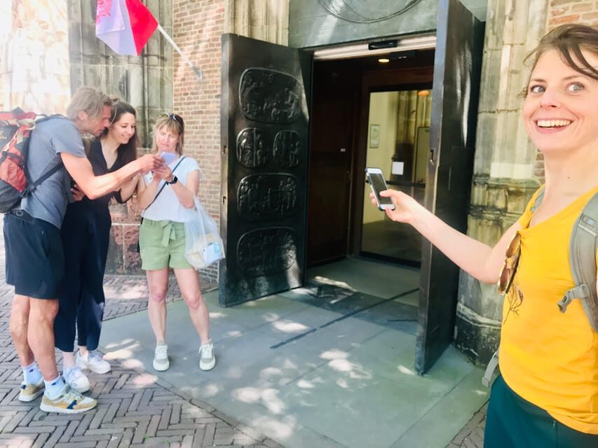 Outside Escape Amsterdam with your friend(s) and have fun! - Free hints, plus a servicedesk at sunrise and sunset
