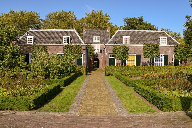 Photographic Tour in Delft Historical Center - Stop 2: Delft’s behind-doors moments and quiet corners