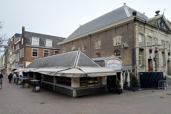 Photographic Tour in Delft Historical Center - Stop 3: The leaning Old Church—angles that fix the illusion