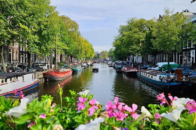 Private 90 Minute Amsterdam Canal Belt Exploration Cruise - A private 90-minute canal cruise where your group sets the pace