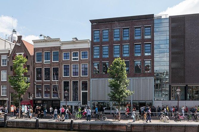 Private Amsterdam WW2 walking tour - Why a private WW2 route works in two hours