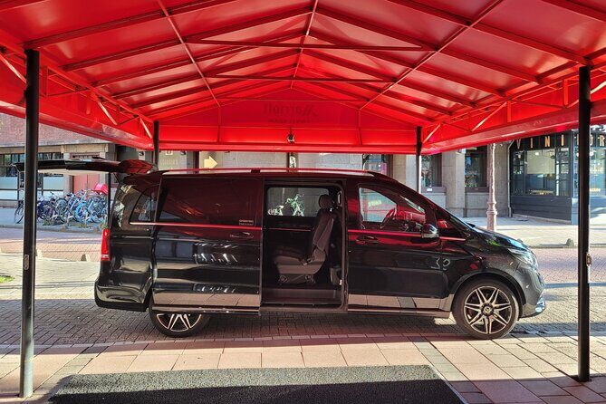 Private Arrival Transfer: Schiphol Airport Amsterdam - Timing that protects your energy: waiting time + delay monitoring