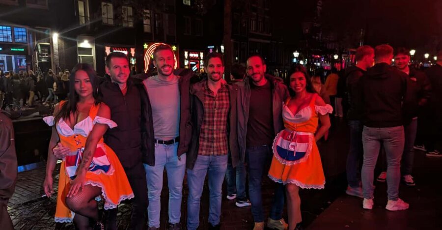 Private Bar Tour with Bar Maid Guide Amsterdam Red Light - Meeting at Drink n Sink: finding the guide fast