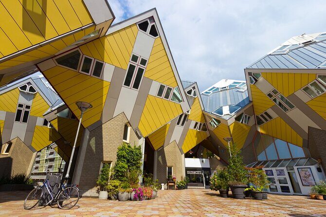 Private Day Tour: Rotterdam and The Hague. English or Spanish - Delft canals and a compact town rhythm: where the day slows down