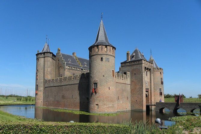 Private day trip to the Dutch castles from Amsterdam - Price and value for up to 4 people from Amsterdam