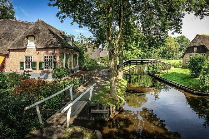 Private Giethoorn & Zaanse Schans Windmills Sightseeing Tour from Amsterdam - Smit Giethoorn lunch time: a flexible break you pay for