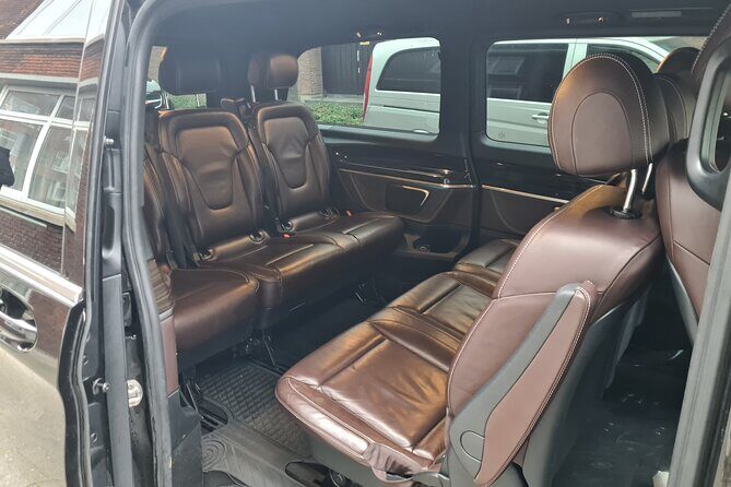 Private Minivan transfer to Rotterdam - Comfort and cleanliness: what the best rides have in common