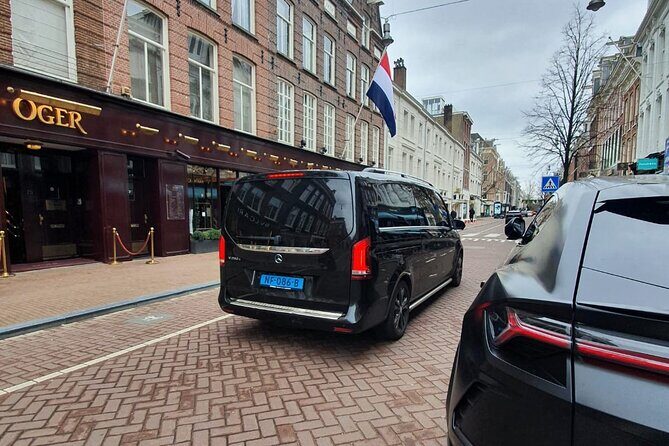 Private Minivan transfer to Rotterdam - The ride itself: Wi-Fi, smooth driving, and real updates